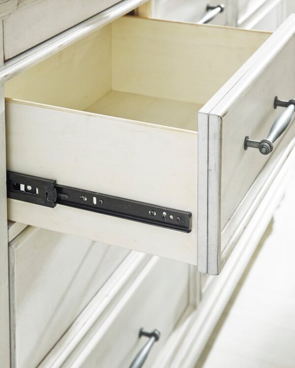 b777-detail-i_orig.jpg Ashley B777 - Queen & King 5pc Bedroom Set
