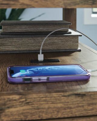 t190-117-usb-a-c-detail.jpg T190-117 - End Table