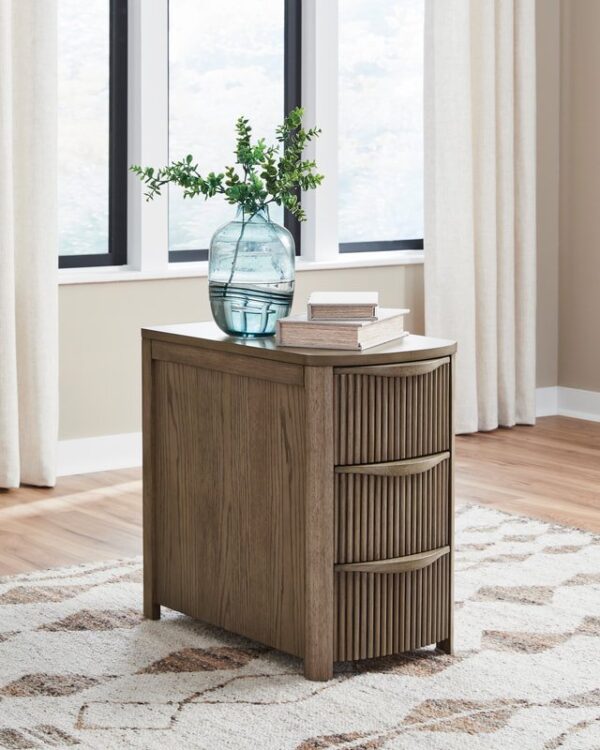 t208-317_orig.jpg T208-317 - End Table (USB-A / USB-C Ports)