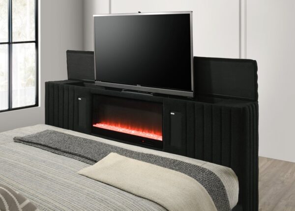villa-black-1_orig.jpg Villa Black Platform Bed - Queen, King